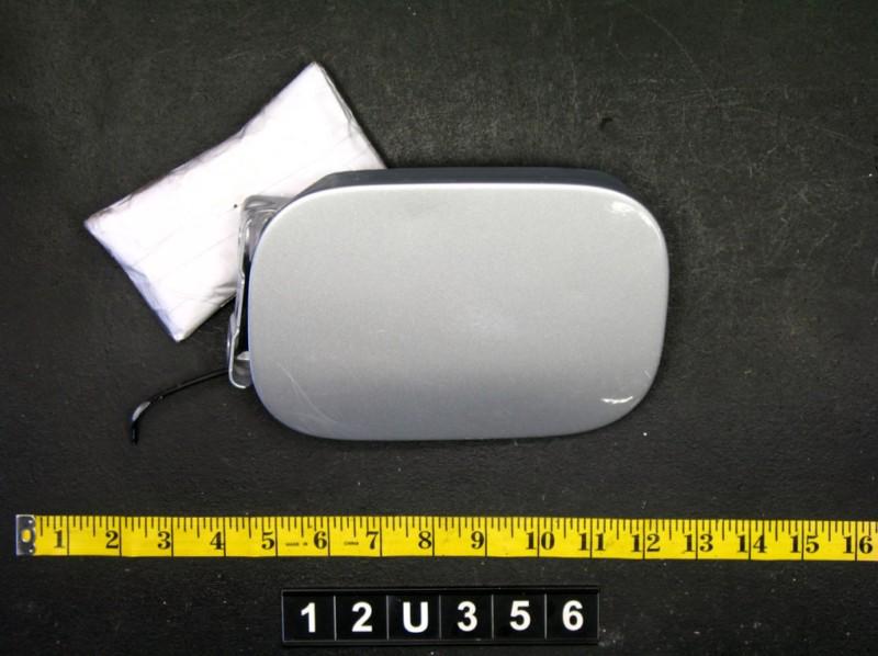 06 mercedes c55 amg fuel filler door lid gas tank cover cap oem silver 12u356