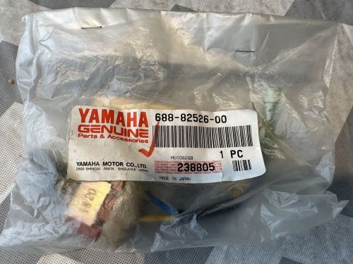 Yamaha on - off toggle switch 688-82526-00-00