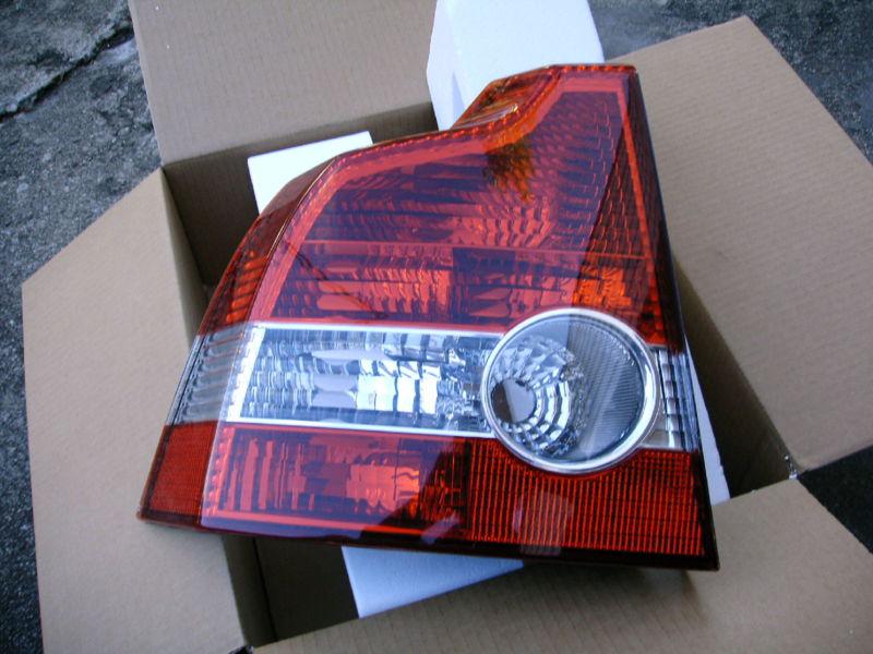 Volvo s40 04-07 left tail light assembly