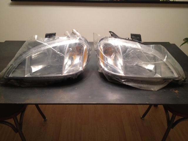 Mercedes benz ml headlight. left or right available (price is for one headlight)