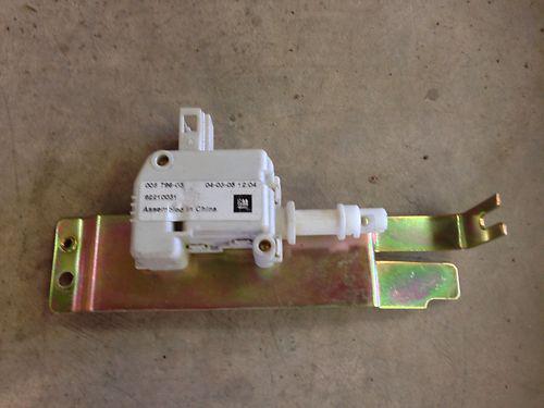 2004 - 2006 pontiac gto fuel door actuator  oem 92210031