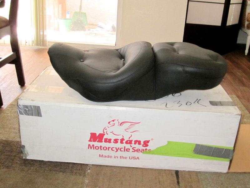 Harley-davidson mustag wide regal touring one-piece seat