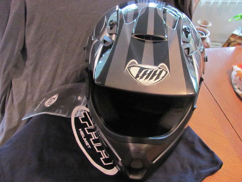 Thh adult xl nwt motorcycle  full face helmet black grey white