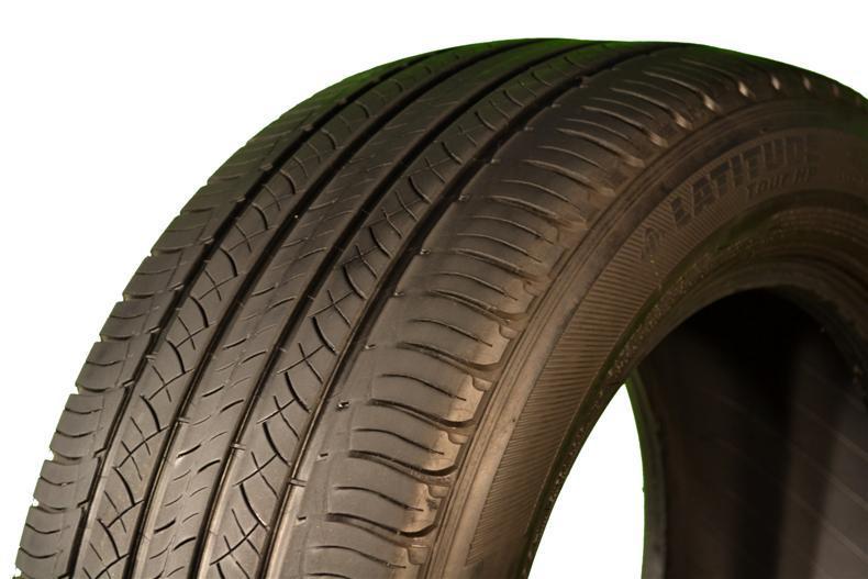 235/65/17 michelin latitude tour hp 104h 55% left