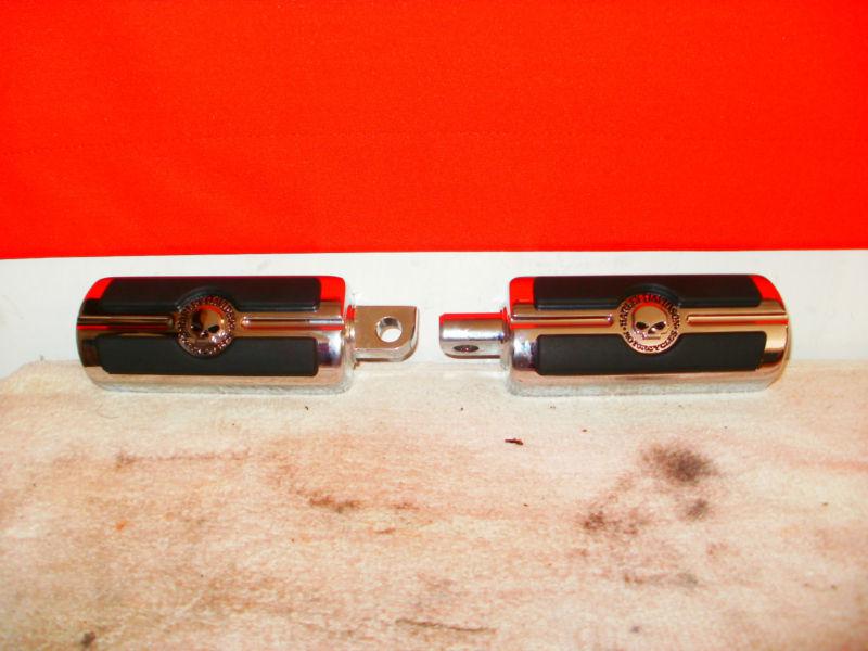  harley davidson oem  large skull foot pegs, ligthly used, # 50370-04, nr