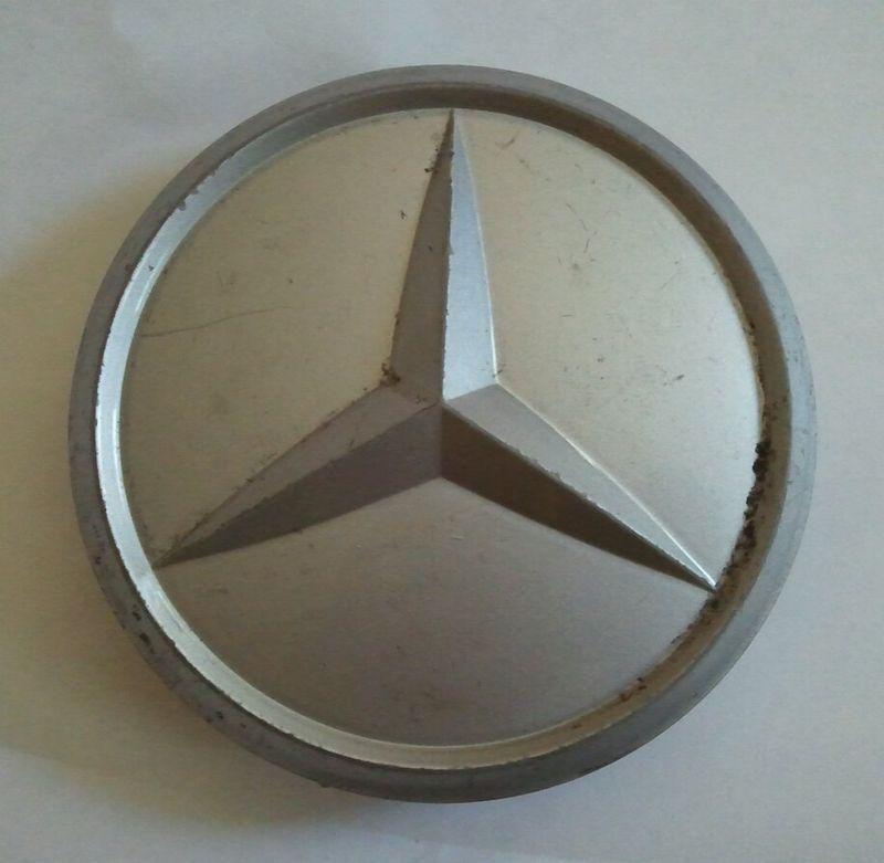 Mercedes center cap  107 40000 25