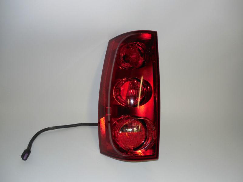 07 08 09 2010 2011 gmc yukon oem left tail light nice!