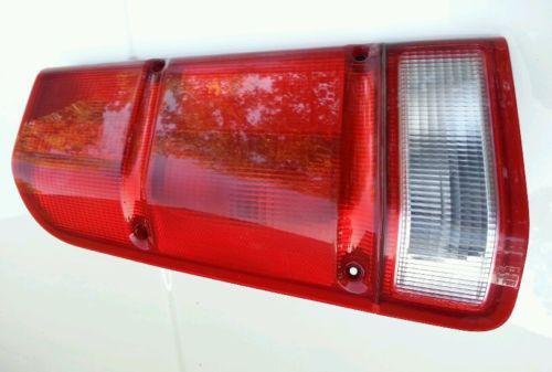 Actual item-2001 land rover drivers side taillight