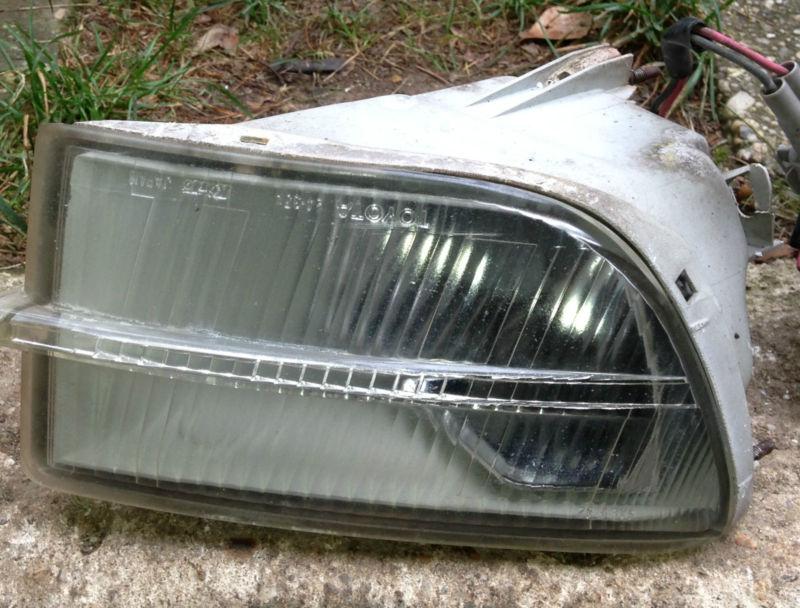 Lexus   sc400 300 front left driver bumper oem fog lamp assmebly 114-75875 