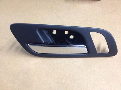 Brand new genuine oem drivers side door handle (black) for many gm trucks/suvs