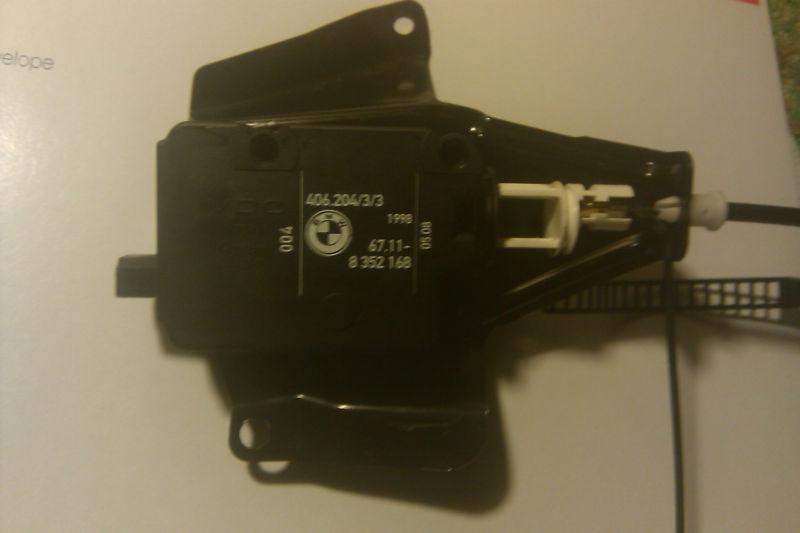 E38/39 fuel door actuator