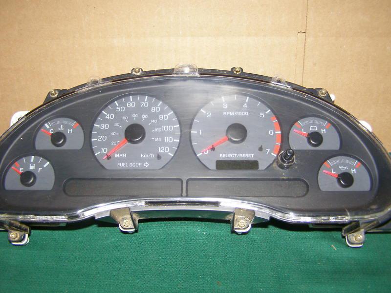 2001 2002 ford mustang speedometer cluster   3.8l