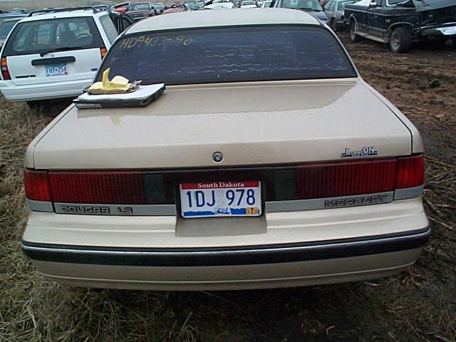 1990 mercury cougar center trunk tail light