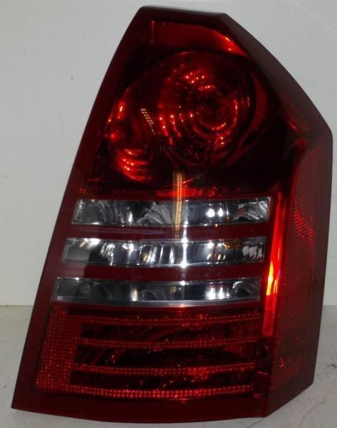 05 06 07 chrysler 300c passenger tail light c and srt8 1273694