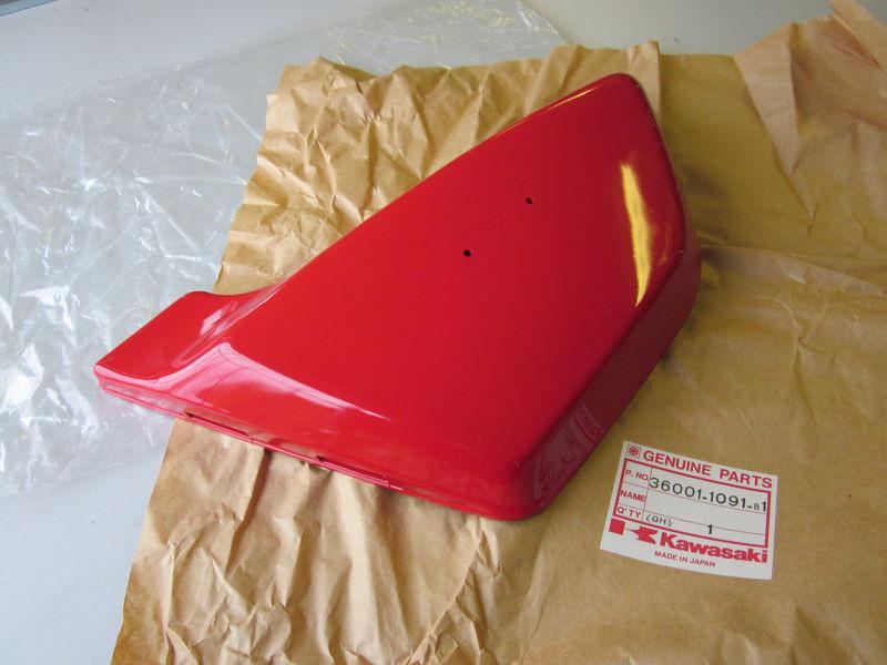 Kawasaki kz250 z 250 d  red left side cover lh 36001-1091-b1 nos