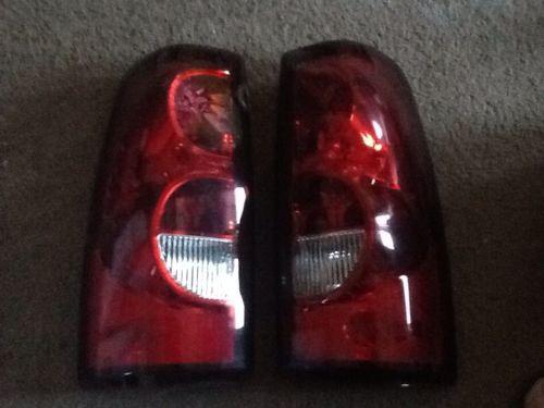 Chevrolet silverado 2004-2007 right/left side tail lights oem!!