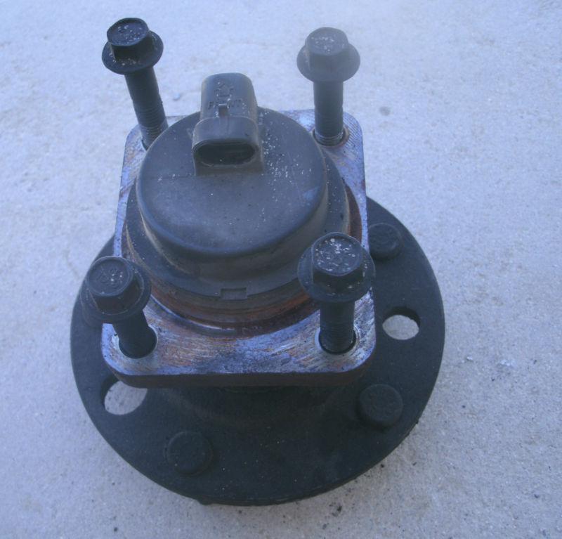 2000 camaro v6 front l/h left driver side spindle 