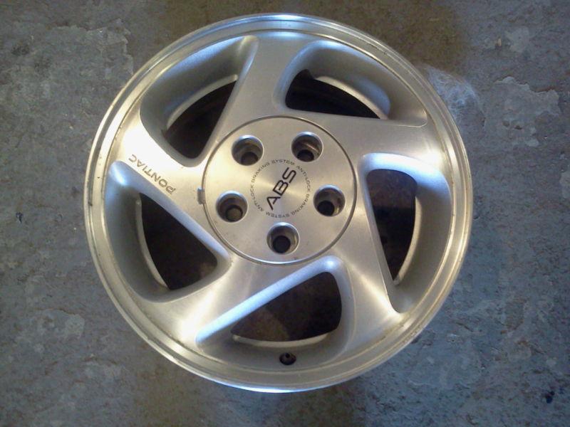 > 16 inch factory rim - pontiac / grand am / grand prix / 1999-2005 / 115mm