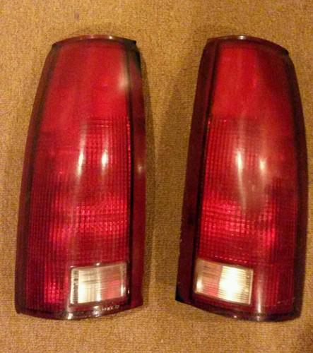 Oem pair 1988-1998 chevy gmc truck tail lights 1500 2500 3500 suburban tahoe