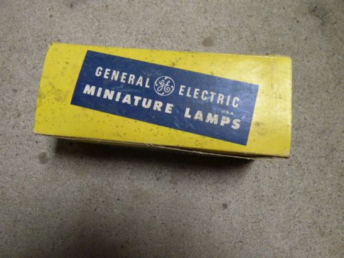 Nos 6 volt 32p headlight ? or ? bulbs  ge 1321 box of 10