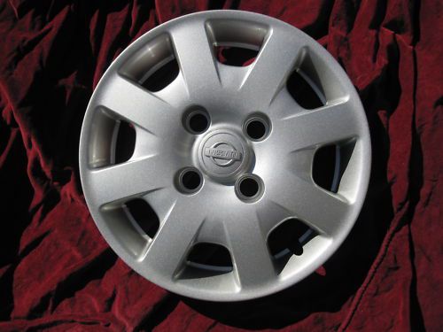 Nissan sentra hubcap wheel cover 14&#034; 2000-2002 oem