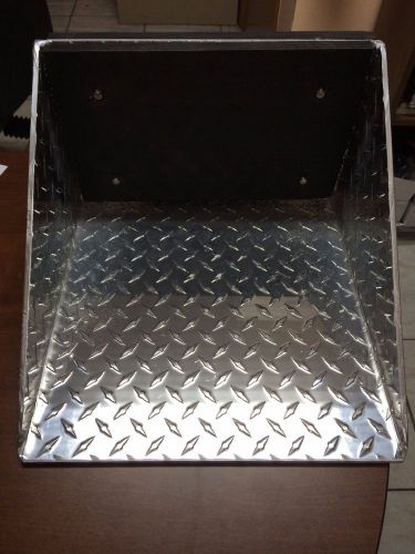 Outboard motor bracket for swim platform diamond plate