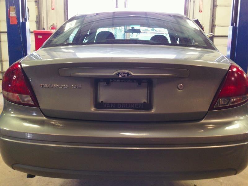 03 04 05 06 07 ford taurus back glass sdn