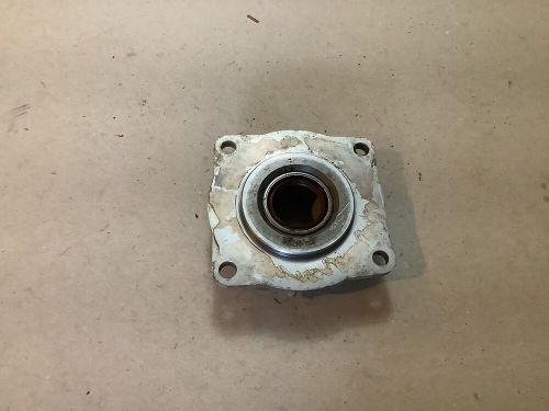 1970’s chrysler 135hp/140hp outboard motor upper oil seal housing