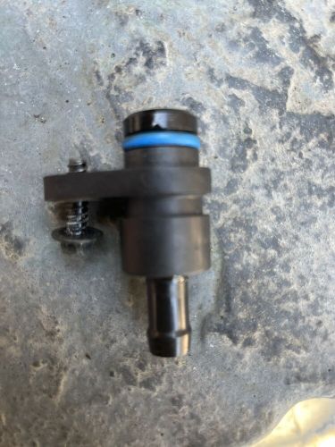 Mini crankcase vent valve