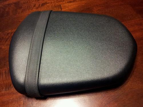 2007 gsxr 600 - rear seat oem