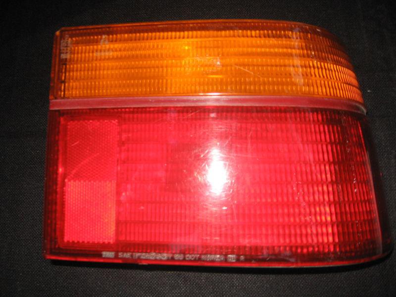 1990-91 hyundai sonata oem right hand taillight w/ bulbs & socket