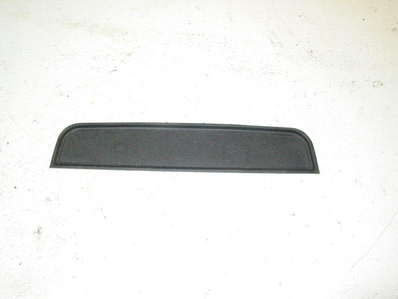 04 03 land rover discovery right dash insert (rubber) 27364