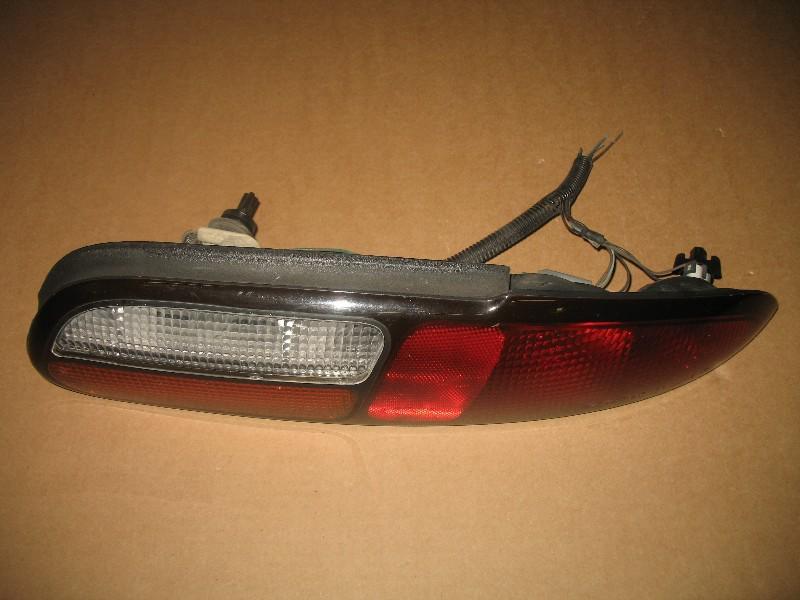 97 98 1999 2000 2001 2002 chevrolet camaro right passenger side tail light lamp