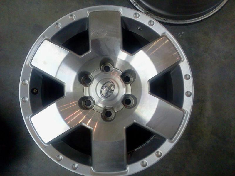 Toyota fj cruiser 17" wheels - set of 6