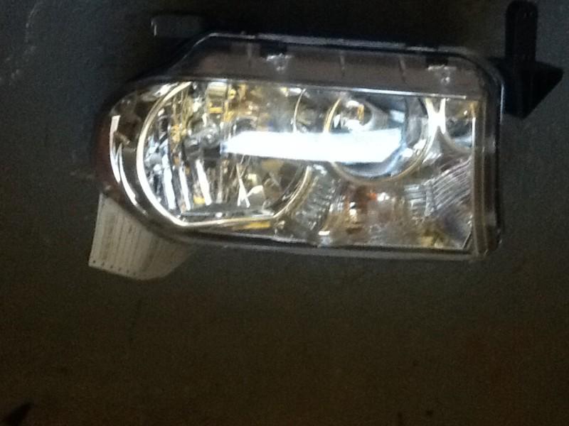 Toyota tundra headlight oem 07 08 09 10 11 12