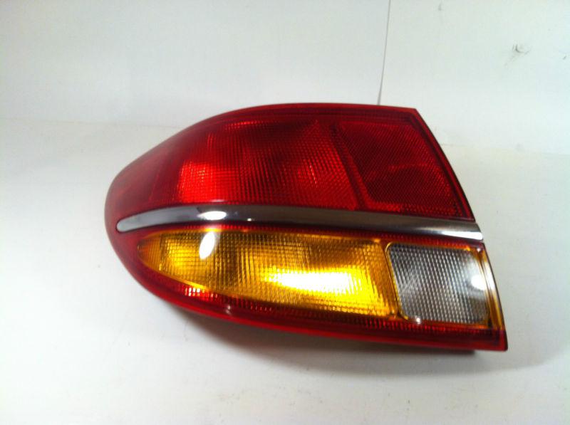 00 01 02 saturn l200 sedan left driver rear tail light stop brake light lamp