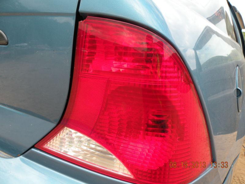 2001 focus right tail light has a chip in upper left corner 196741