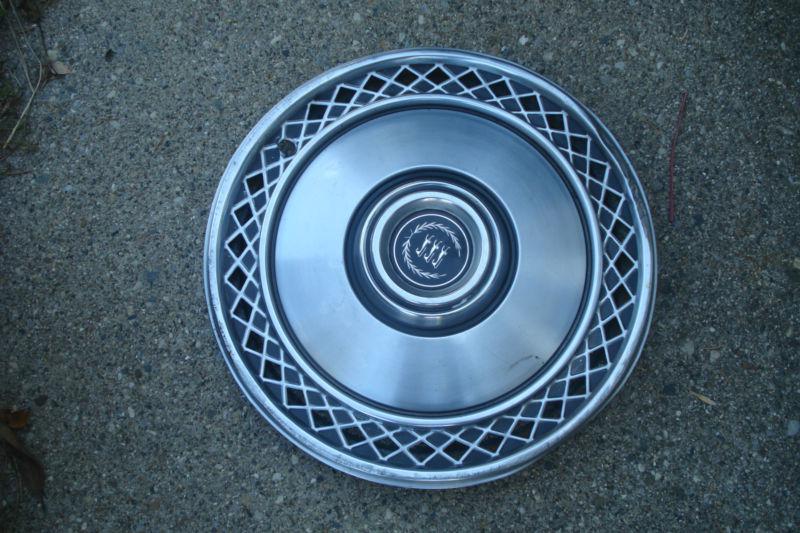 (1) vintage used 1970's ford ltd and mercury cougar hubcap/wheel cover 15"