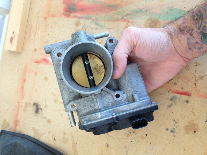 Used 2006 ford fusion throttle body fits 2006-2009 models