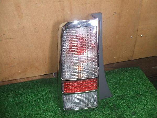 Toyota bb 2000 rear left combination lamp [0715600]