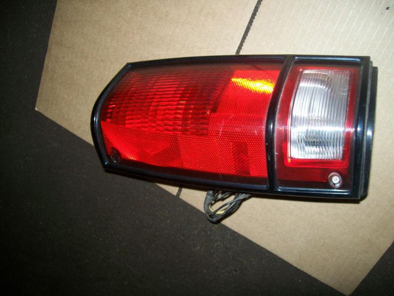 Chevy blazer,s10 jimmy lh tail light w/bulbs and wires 94