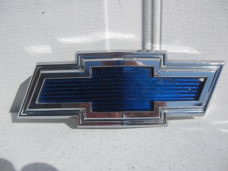 1971 - 1972 chevy pickup truck grille emblem cheyenne blazer suburban original  