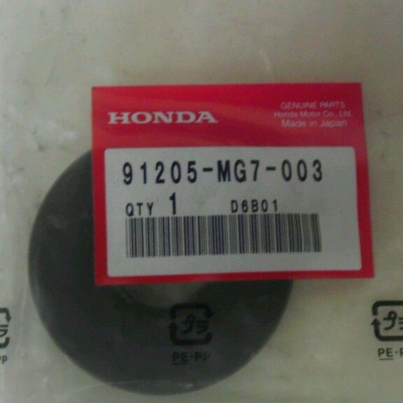 Honda seal pn 91205-mg7-003 (25x66x8.5)