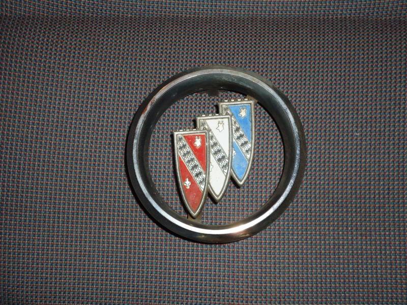 1960 buick electra 225 lesabre invicta front grill emblem