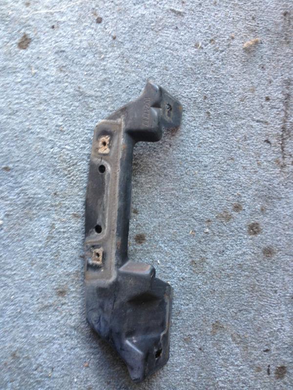 93-02 camaro firebird front capsule head fog lamp mounting bracket p/n 10247777