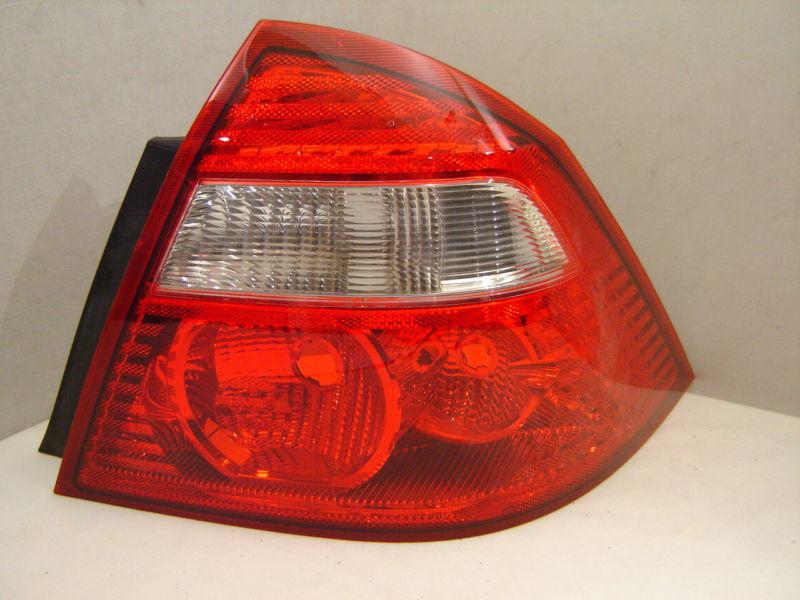 Ford five hundred right tail light 05 06 07 oem