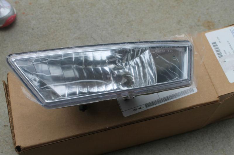 2005-2007 saturn ion fog lamp lh/driver 15819887 oem gm new