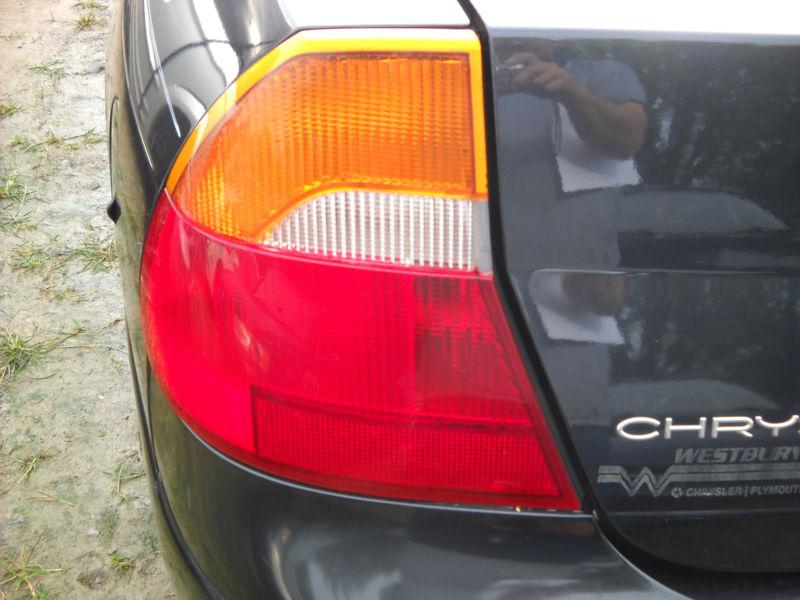 Left taillight 1999 2000 chrysler 300m 