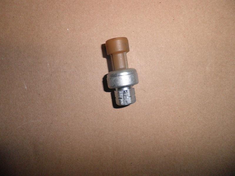 International navistar  a/c pressure switch 