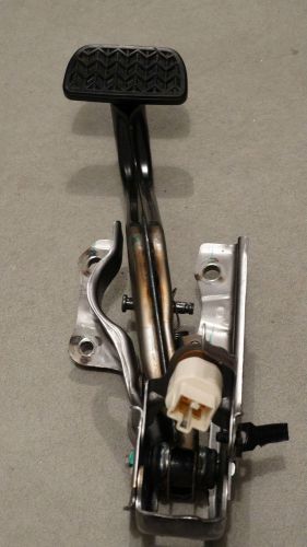 2015 toyota yaris brake pedal oem